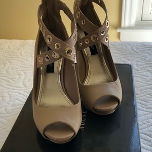 WHBM Camel Leather Shoes Gold Detail sz 6.5
